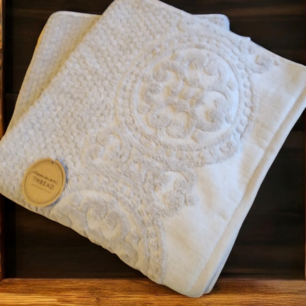 Common Thread 2 Bath Towels Medallion Abstract Jacquard Prints NWT